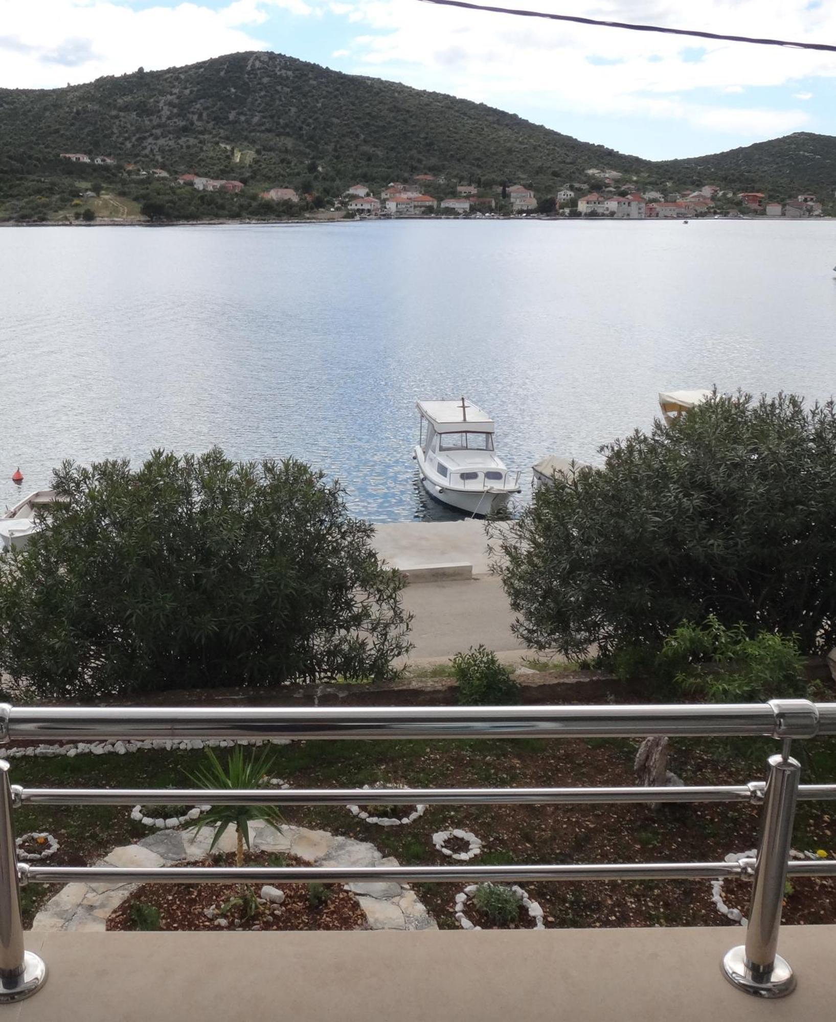 Apartments Selina Vinišće Oda fotoğraf